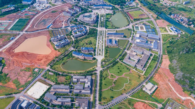 和8550三极管：常用电路中的性能差异解析